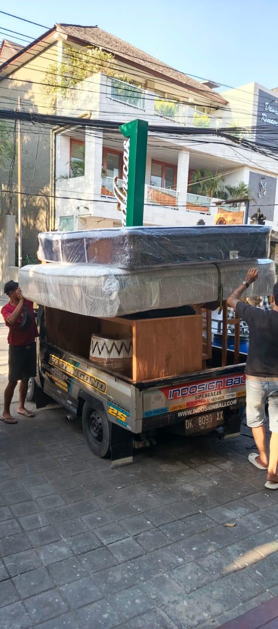 SC Storage moving team indoor